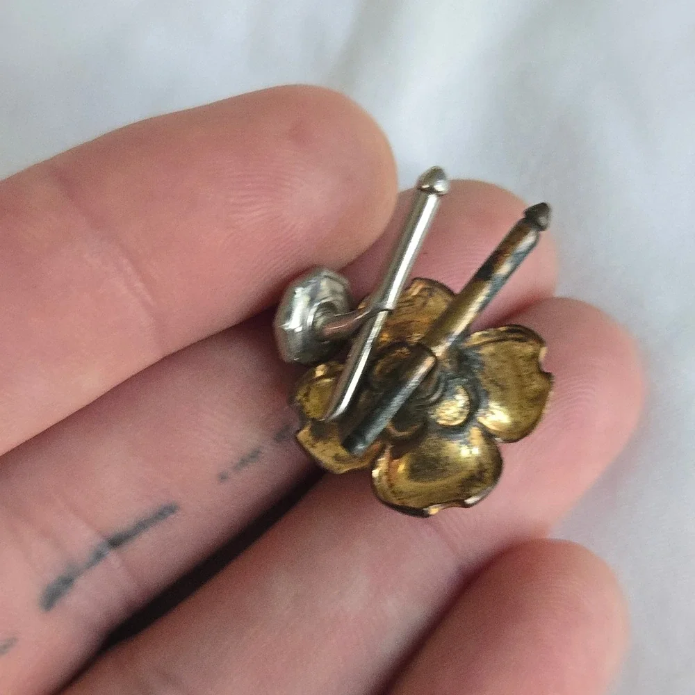 VTG Mismatched Cufflink Stud Green Flower Gold Silver Tone Mens OS USA Unbranded